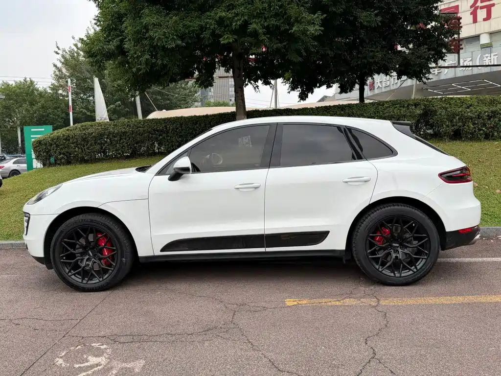 Porsche Macan — миниатюра 3