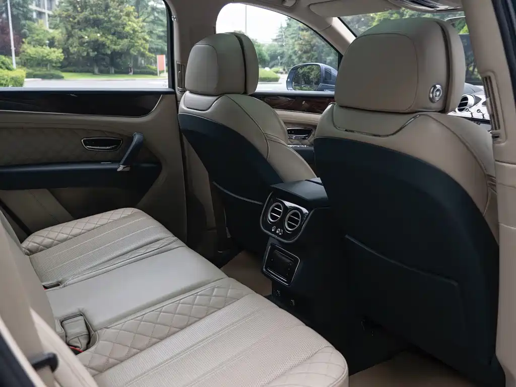 Bentley Bentayga — миниатюра 13