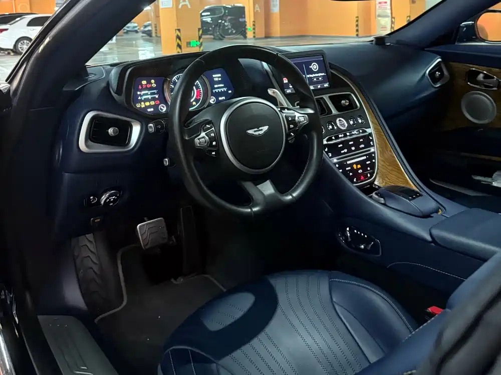 Aston Martin DB11 — миниатюра 4