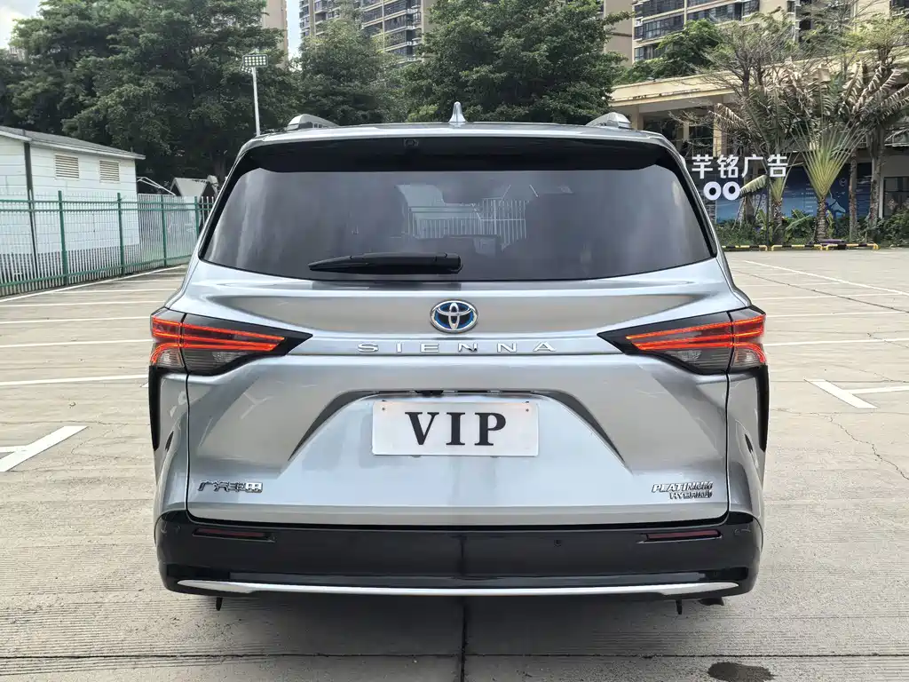 Toyota Sienna — миниатюра 6