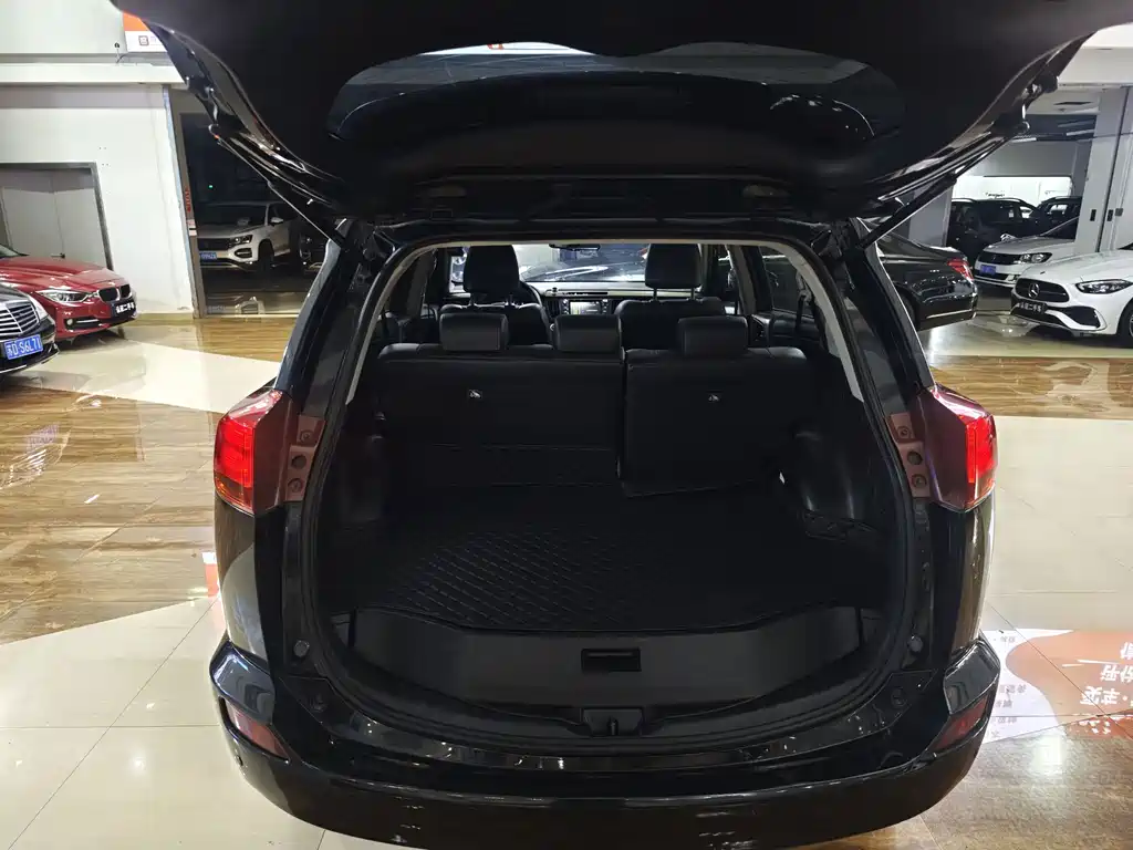 Toyota RAV4 — миниатюра 10
