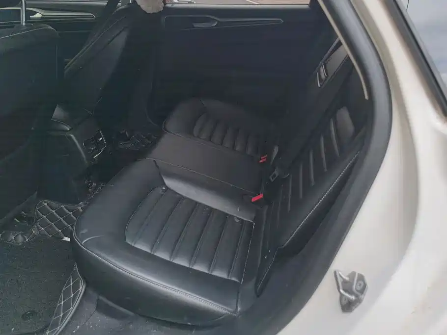 Ford Mondeo — миниатюра 10