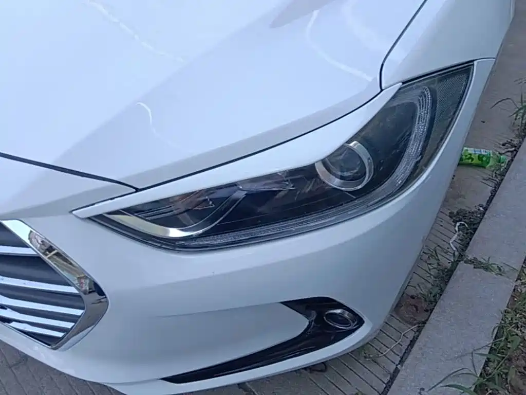Hyundai Elantra — миниатюра 24