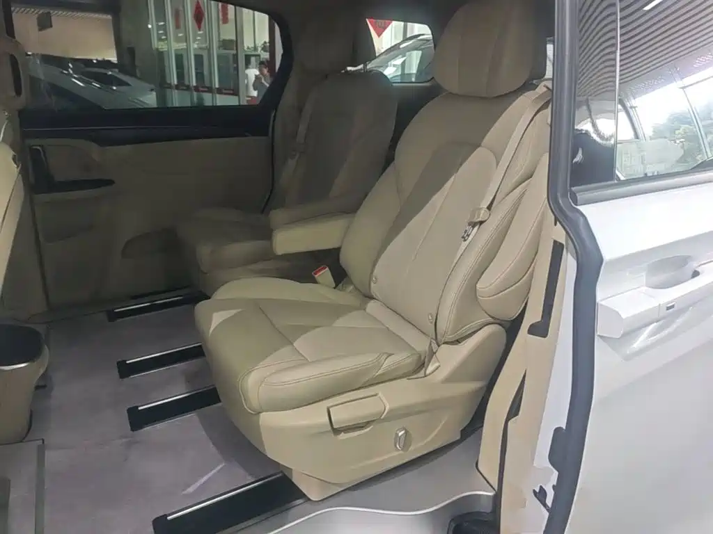 Buick GL8 — миниатюра 17