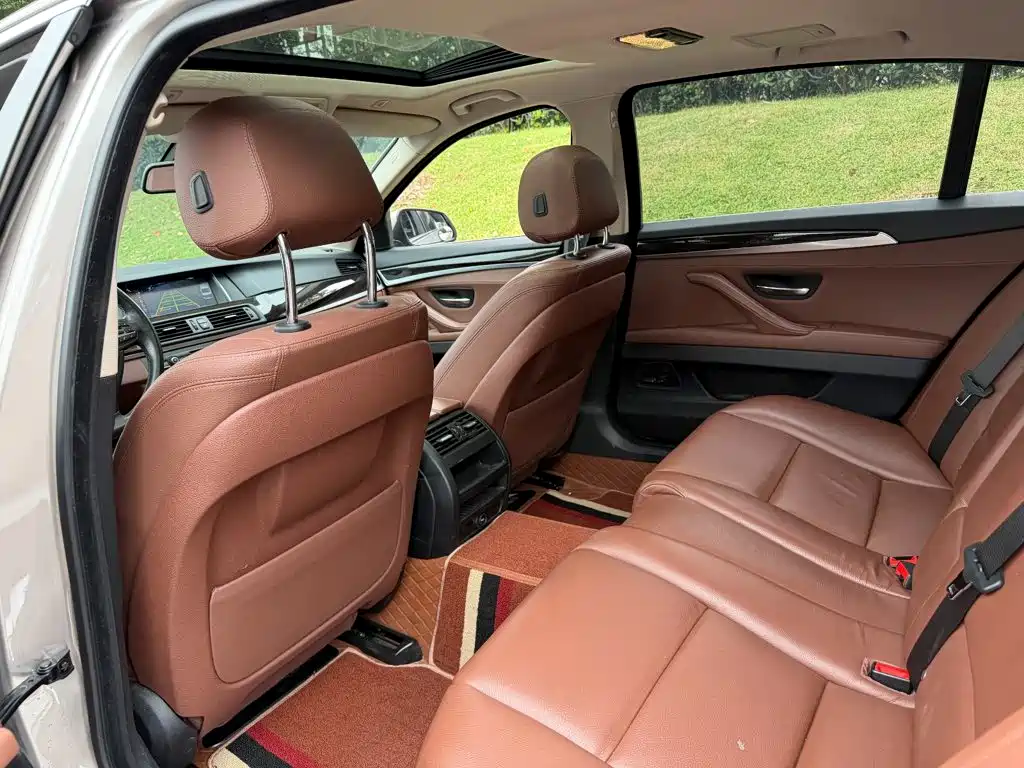 BMW 5 Series — миниатюра 11