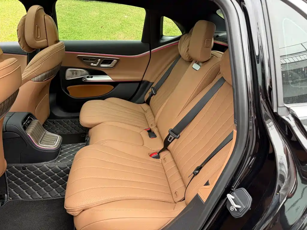 Mercedes-Benz E-Class — миниатюра 12