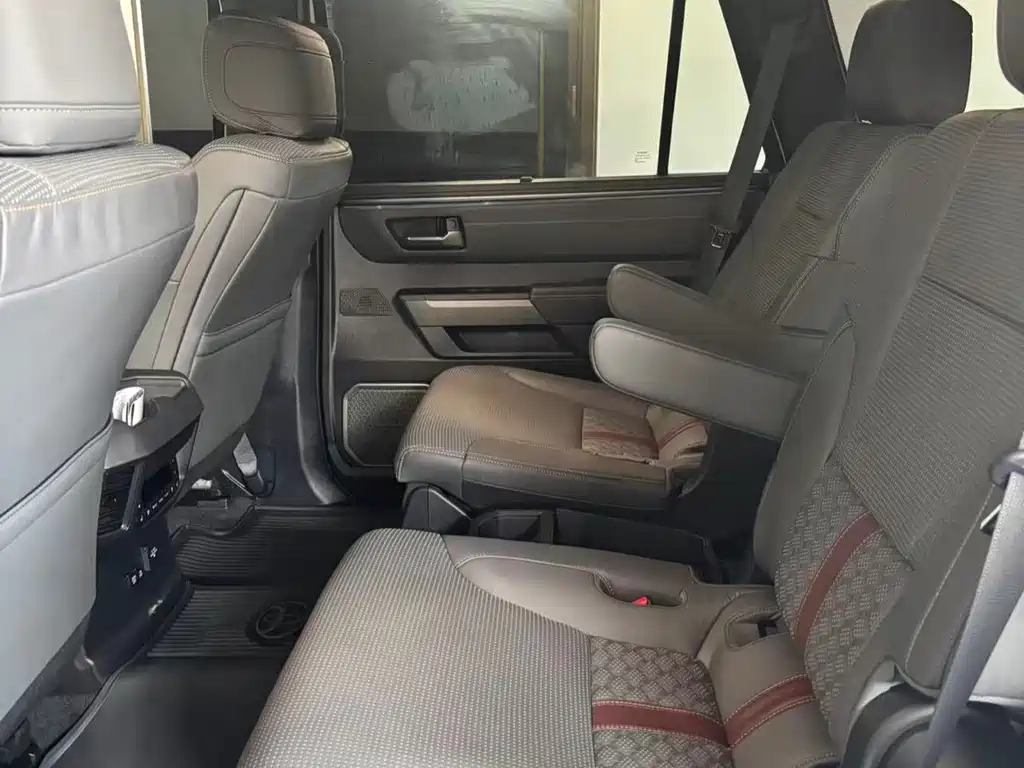 Toyota Sequoia — миниатюра 7