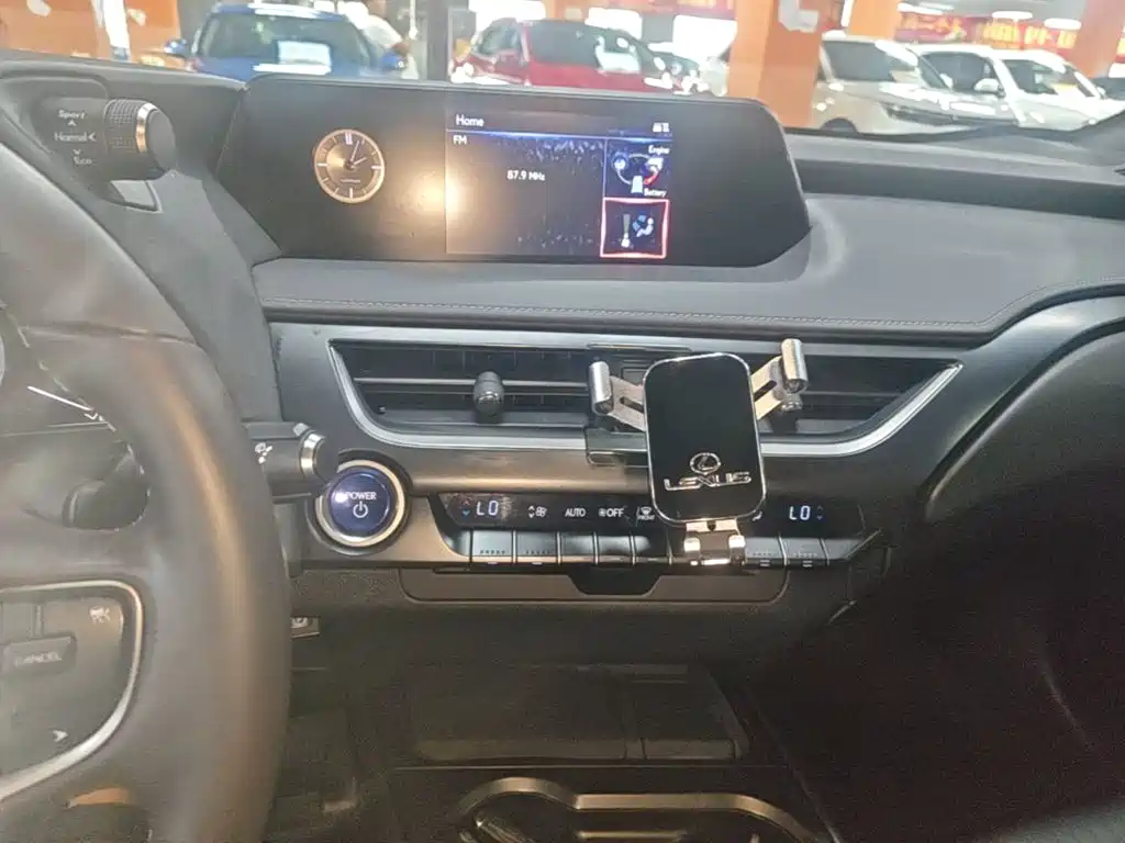 Lexus UX — миниатюра 13