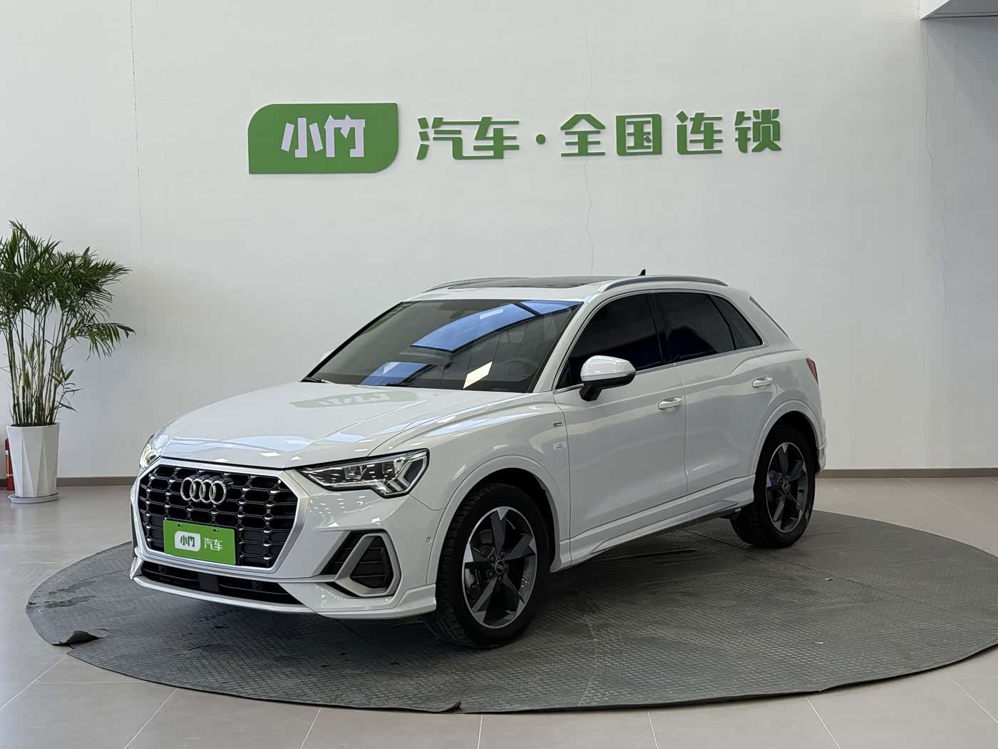 Audi Q3 1.4 л 2023 г. Белый, пробег 36000 км