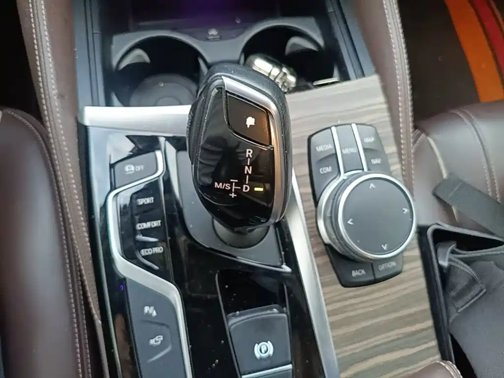 BMW 5 Series — миниатюра 14