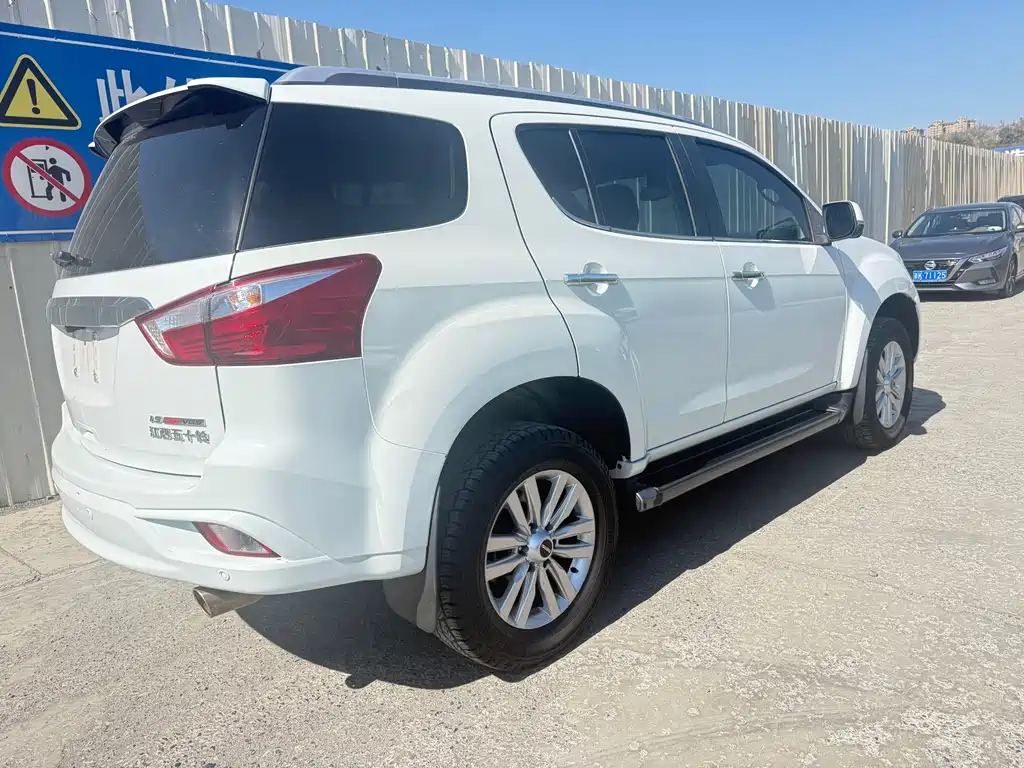 Isuzu MU-X — миниатюра 9