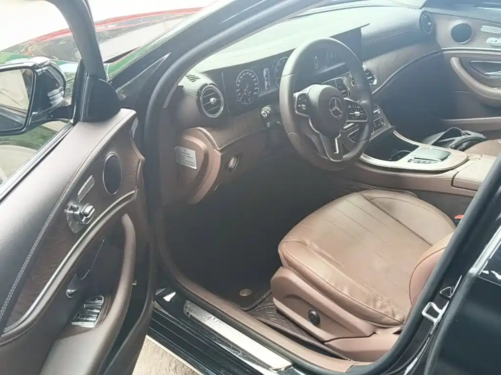 Mercedes-Benz E-Class — миниатюра 16