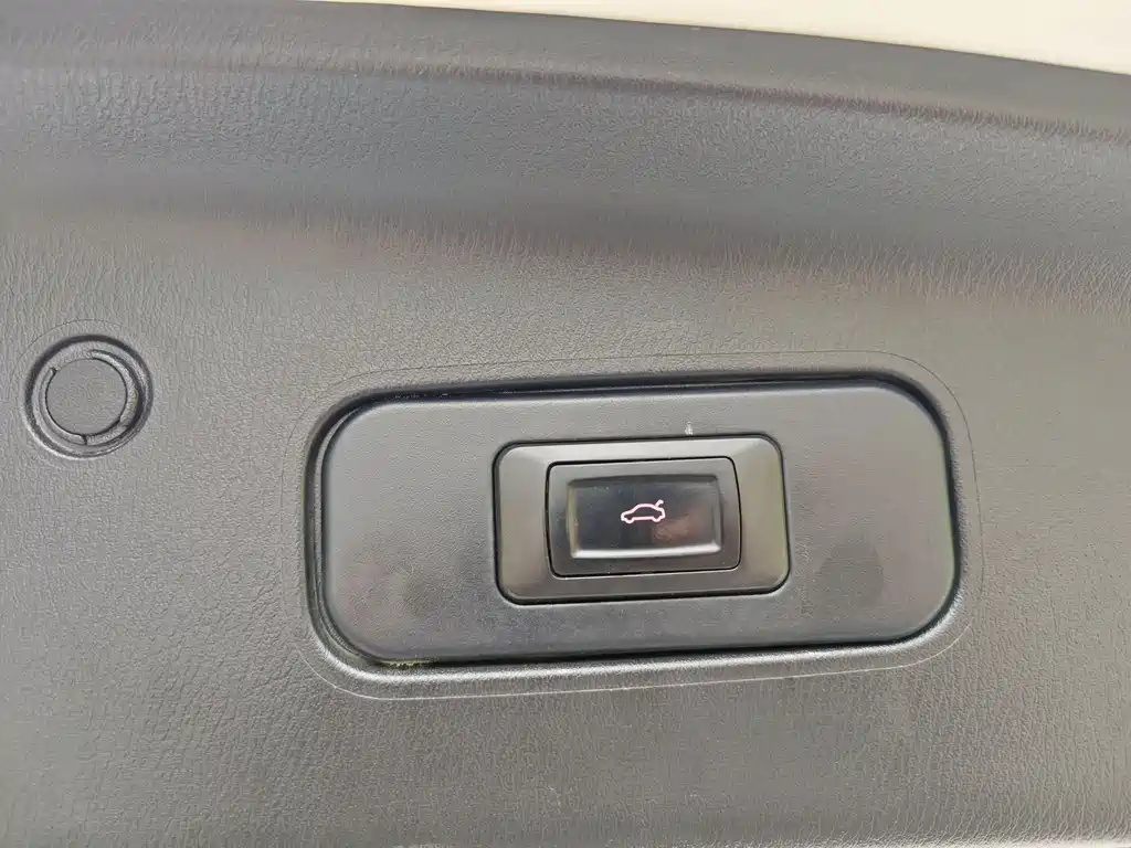 Nissan Patrol — миниатюра 13