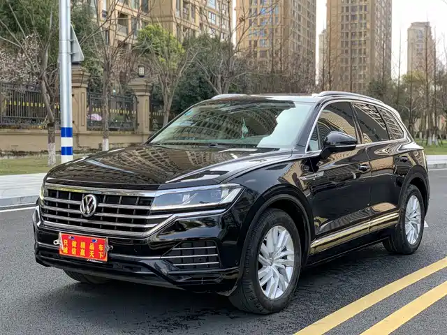 VOLKSWAGEN TOUAREG