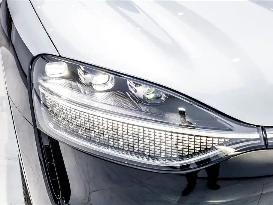 AITO ASK THE WORLD M9