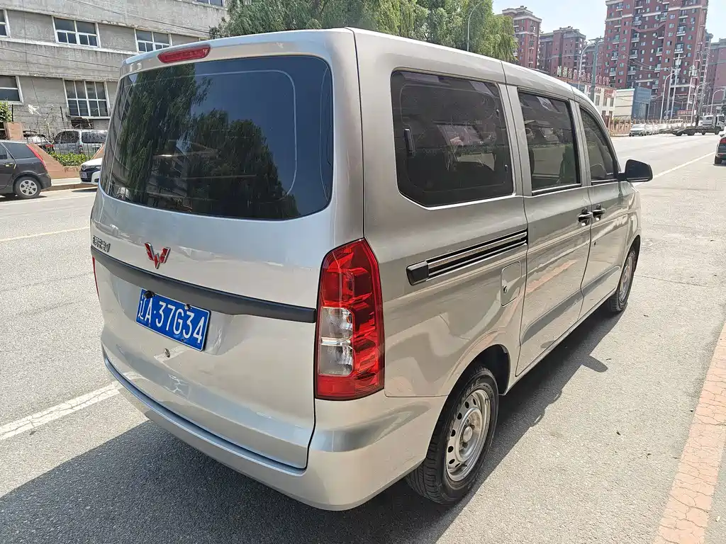 Wuling Hongguang V — миниатюра 6