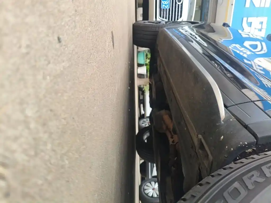 Porsche Cayenne — миниатюра 21