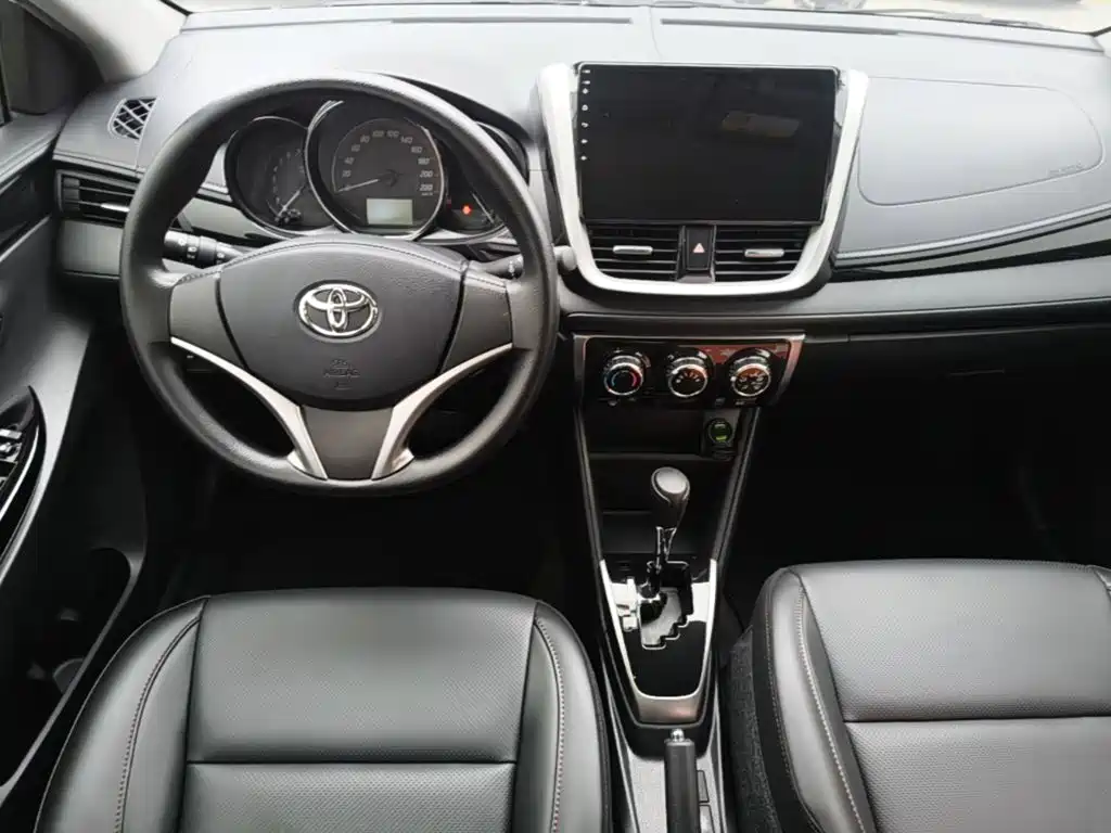 Toyota Yaris L — миниатюра 10