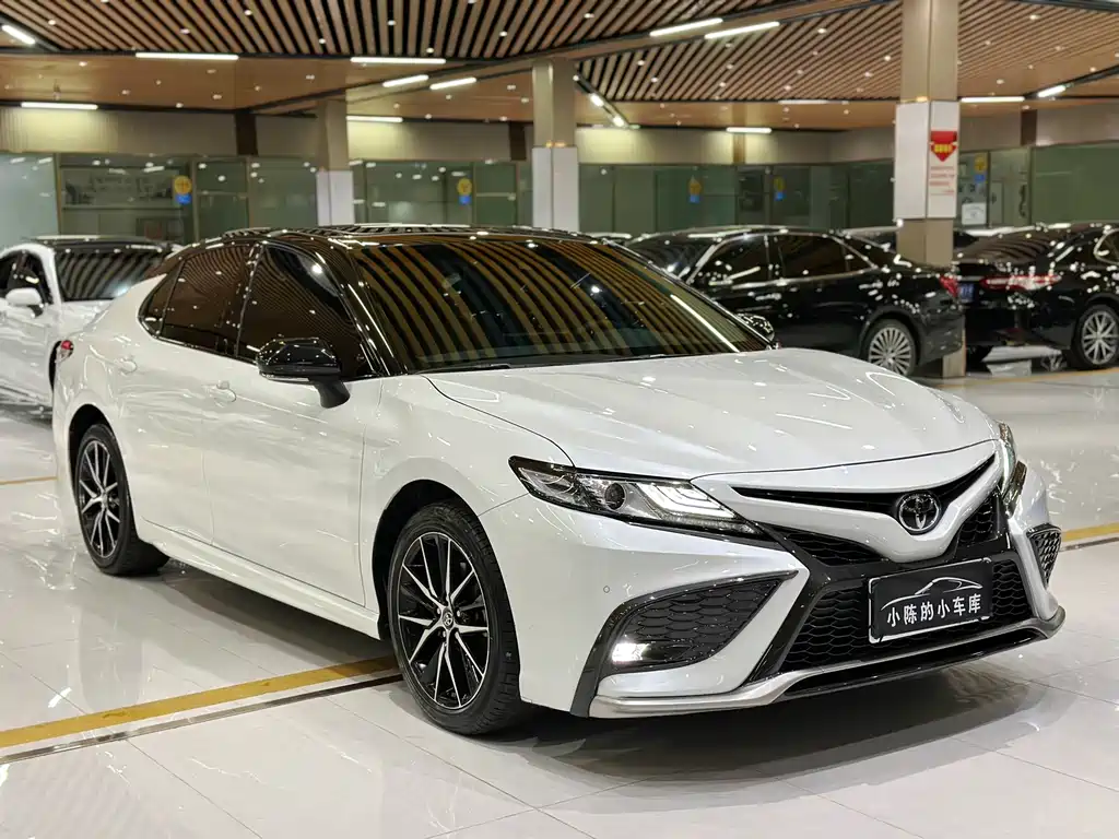 Toyota Camry — миниатюра 3
