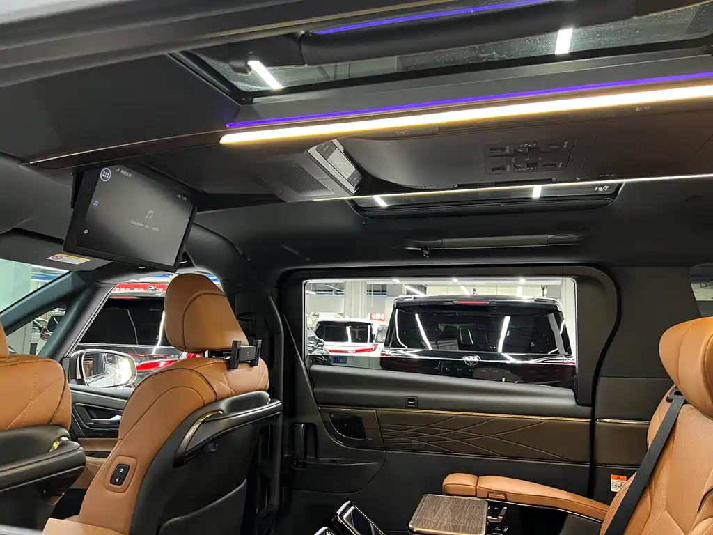 Toyota Vellfire Crown Hybrid 2.5L Supreme Executive Edition, фото 10