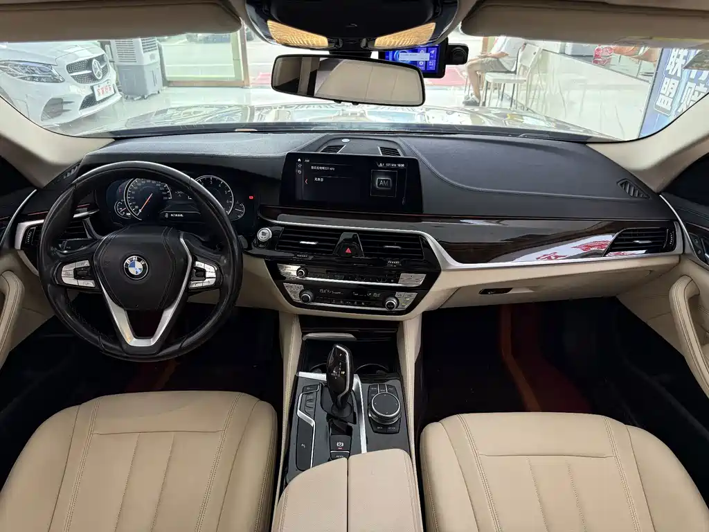 BMW 5 Series — миниатюра 4