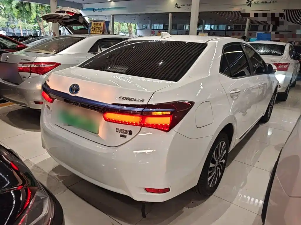 Toyota Corolla Hybrid — миниатюра 5