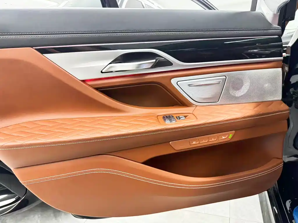 BMW 7 Series — миниатюра 17