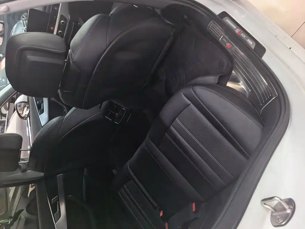 Audi A4L — миниатюра 14