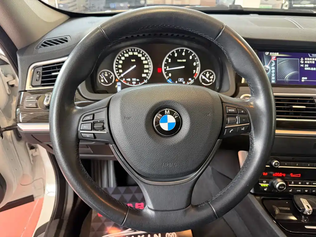 BMW 5 Series GT — миниатюра 8