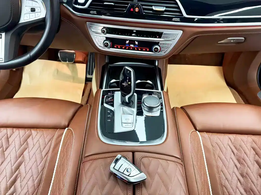BMW 7 Series — миниатюра 30