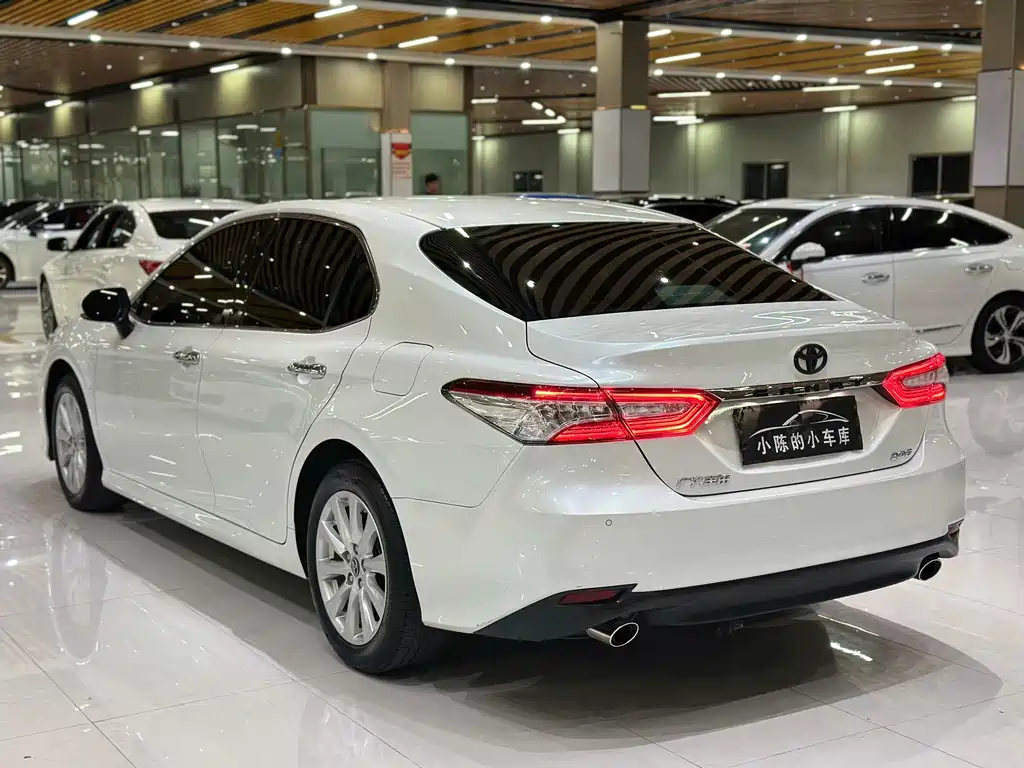 Toyota Camry — миниатюра 9