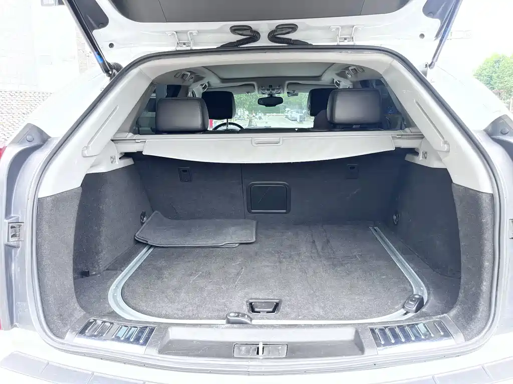 Cadillac SRX — миниатюра 10