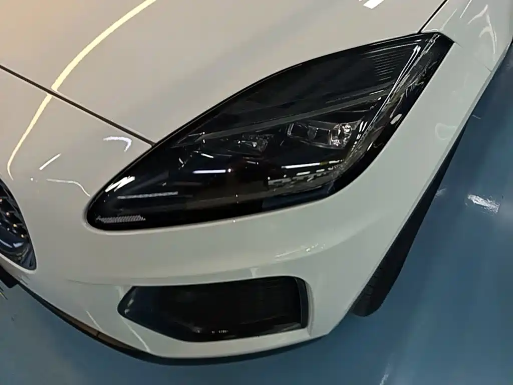 Jaguar E-PACE — миниатюра 24
