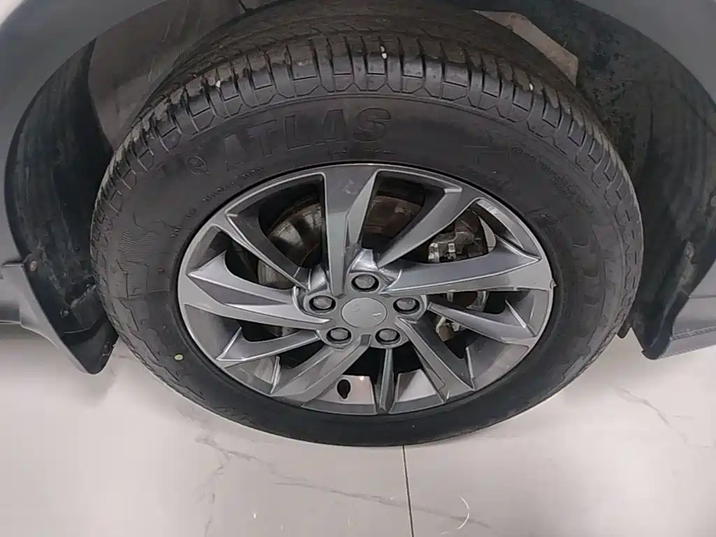 Geely Binyue — миниатюра 12