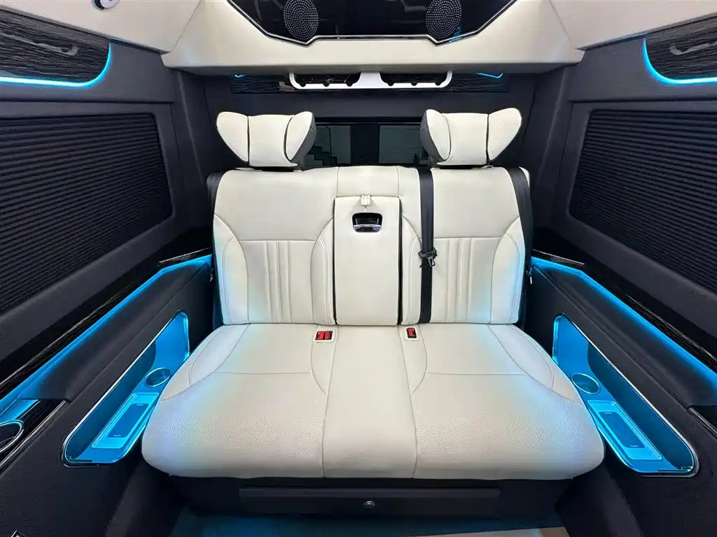 Toyota HiAce 2024 3.5L AT