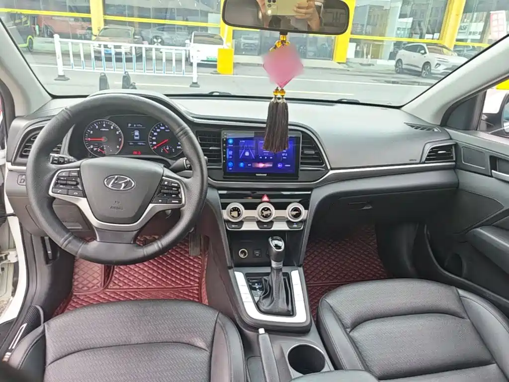 Hyundai Elantra — миниатюра 10