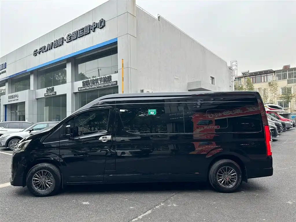 Toyota HiAce 2024 3.5L AT