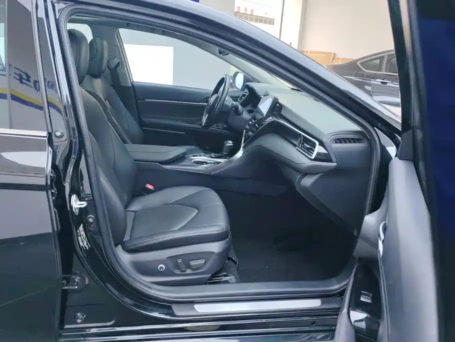 Toyota Camry — миниатюра 8