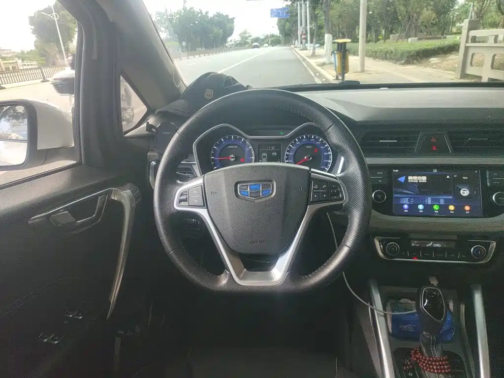 Geely Vision X3 — миниатюра 3