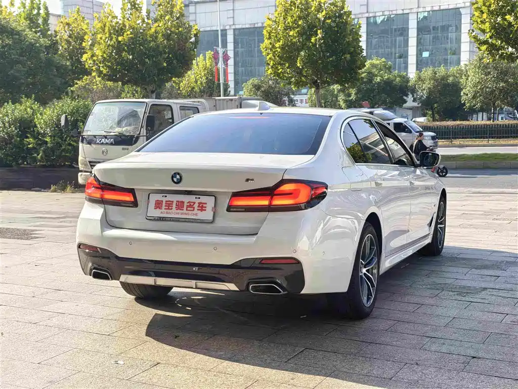 BMW 5 Series — миниатюра 7