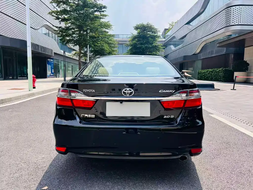Toyota Camry — миниатюра 14