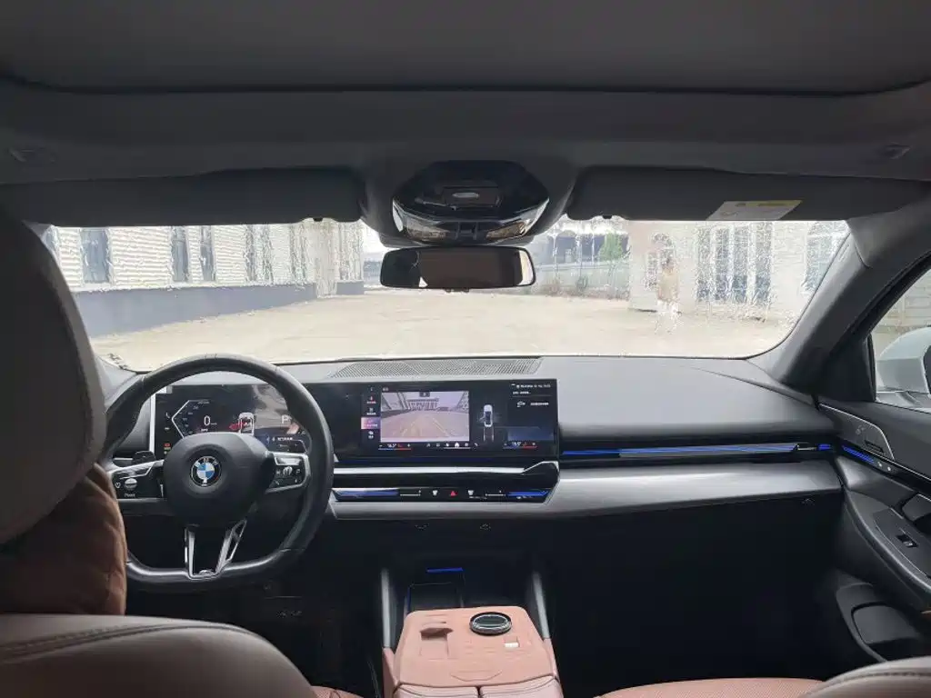 BMW 5 Series — миниатюра 8