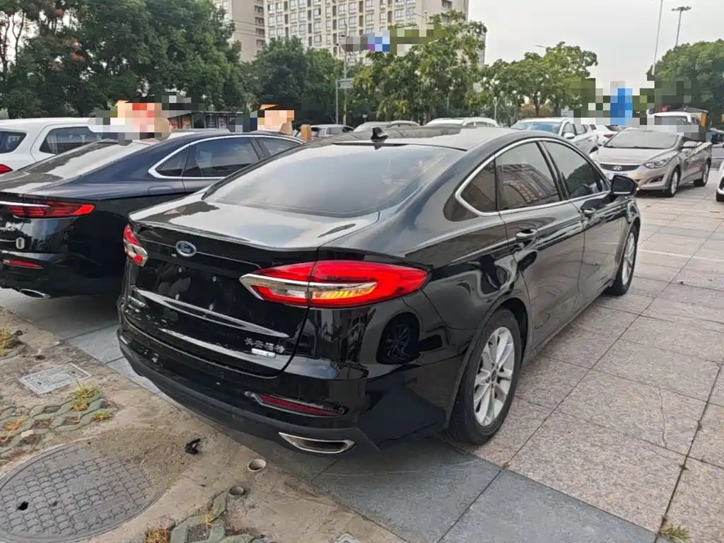 Ford Mondeo — миниатюра 7