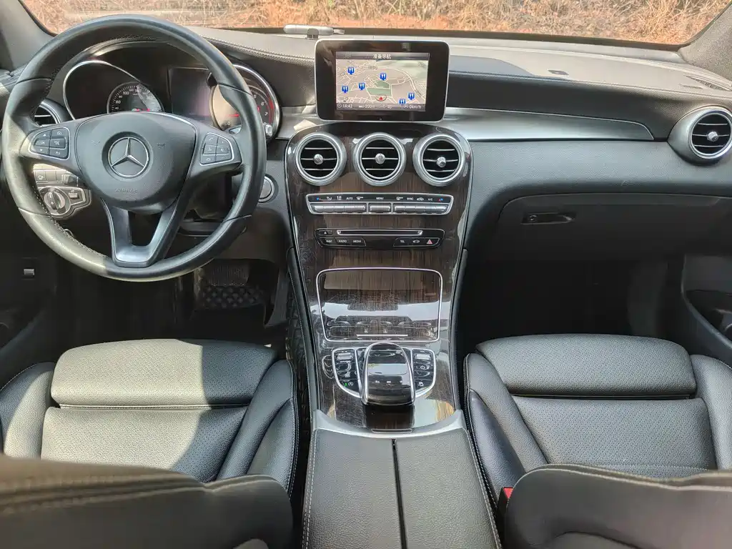 MERCEDES-BENZ GLC