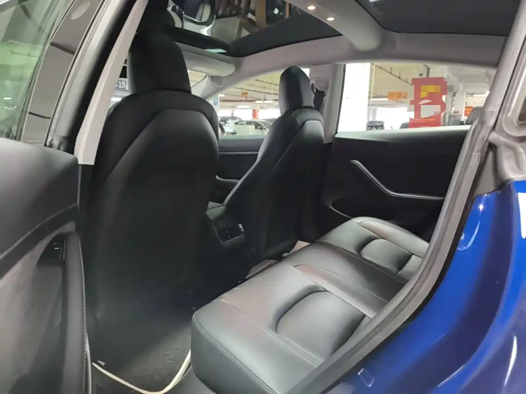 Tesla Model 3 — миниатюра 17