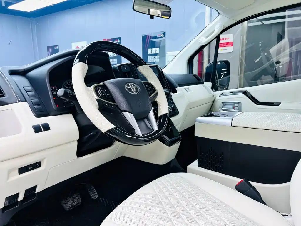 Toyota Hiace — миниатюра 7