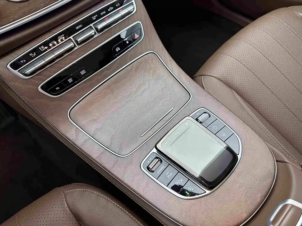 Mercedes-Benz E-Class — миниатюра 13