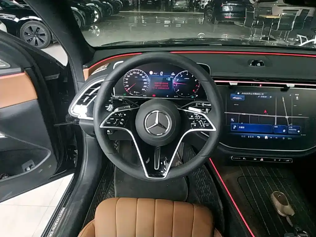 Mercedes-Benz E-Class — миниатюра 11