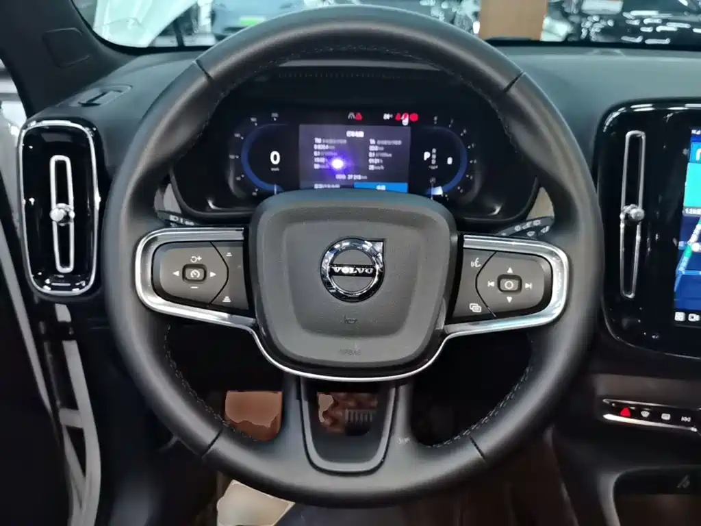 Volvo XC40 — миниатюра 11