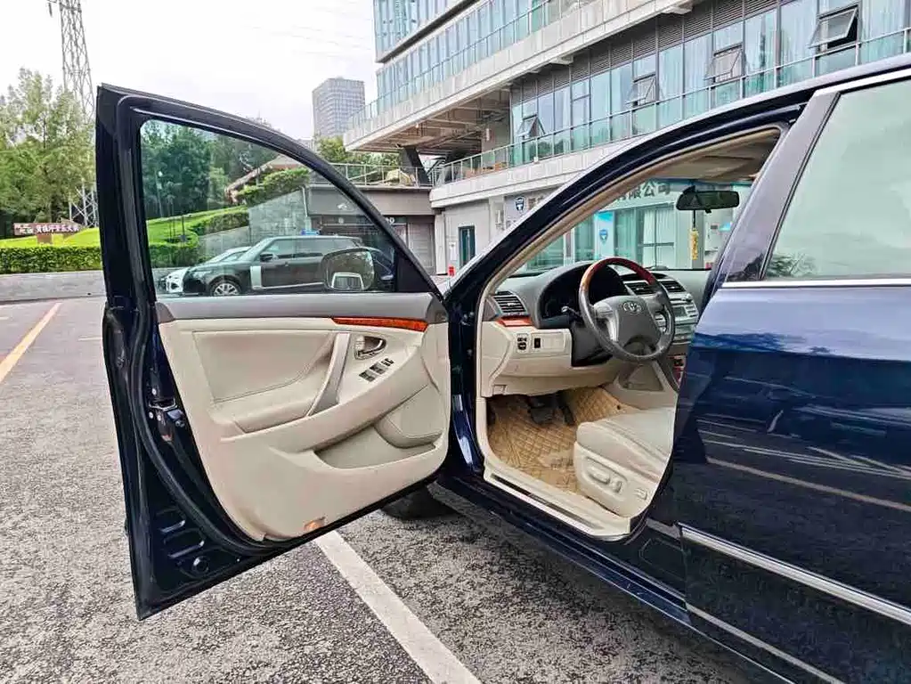 Toyota Camry — миниатюра 12